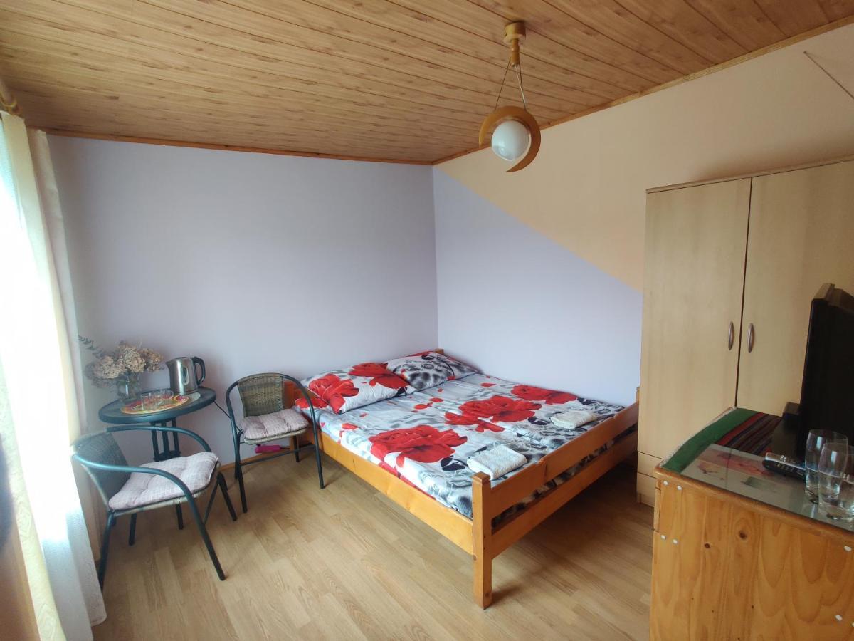 Przy Winogronie Hotel Uherce Mineralne Exterior foto