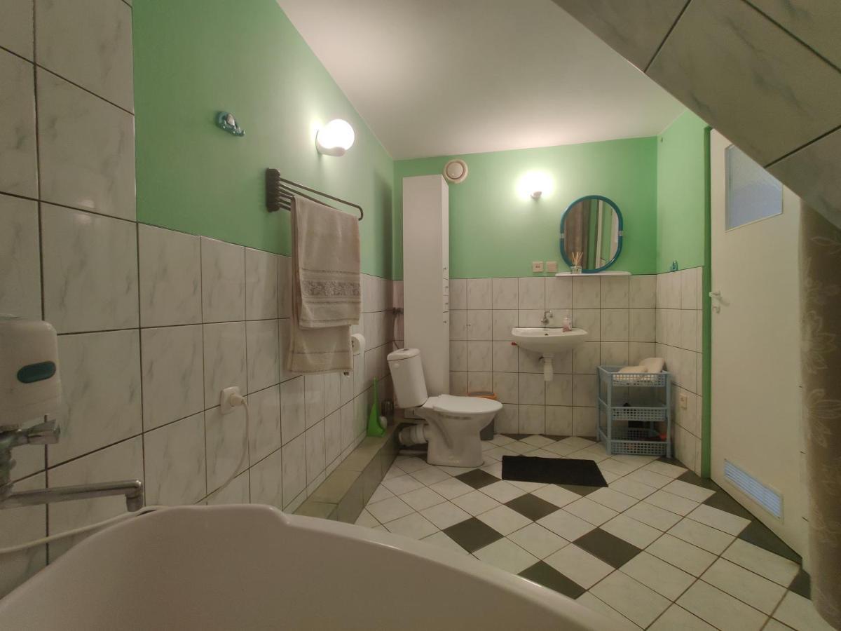 Przy Winogronie Hotel Uherce Mineralne Exterior foto