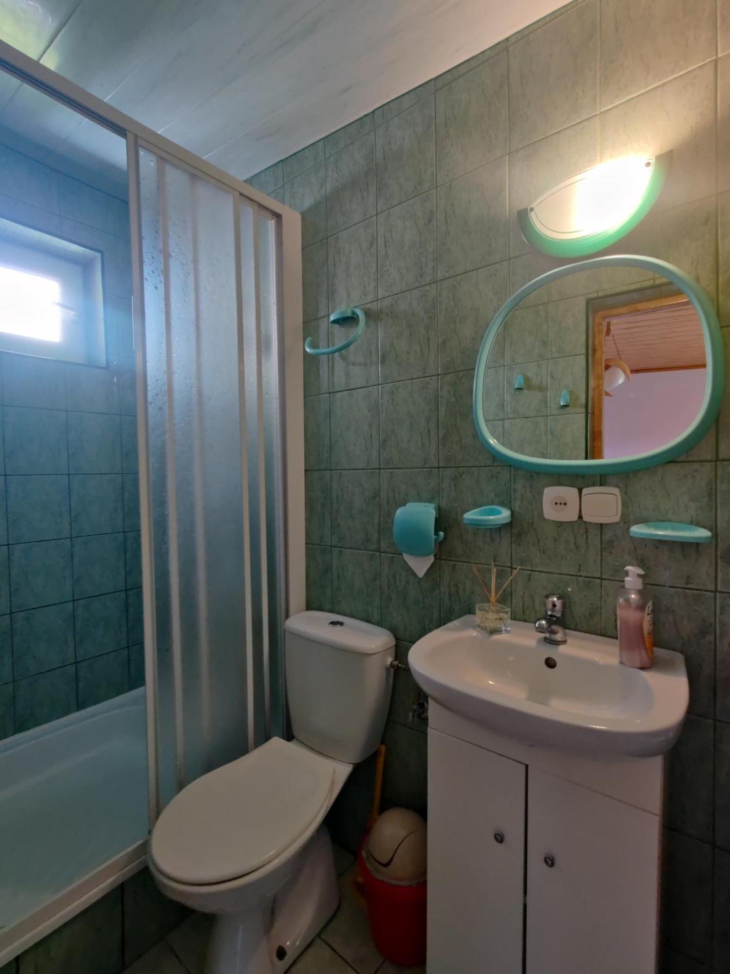 Przy Winogronie Hotel Uherce Mineralne Cameră foto